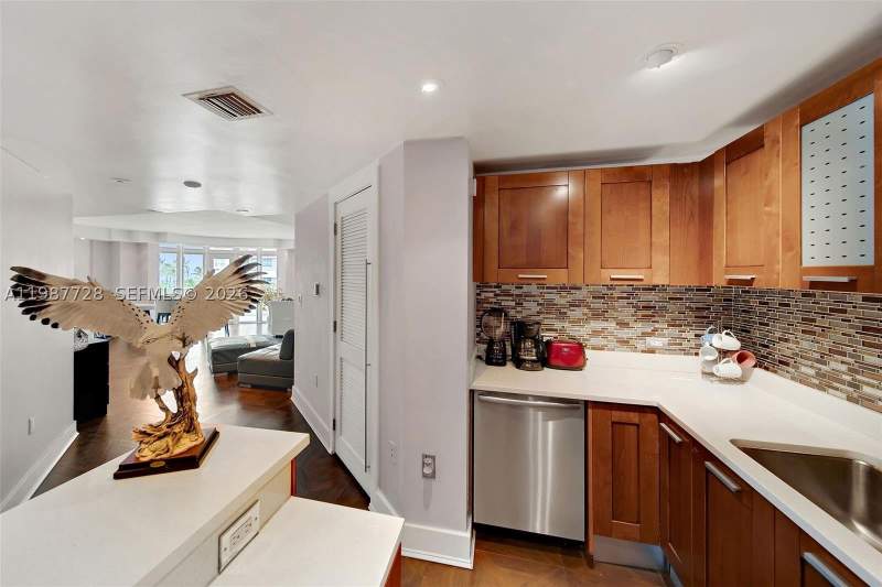 2 bedroom Condominium at 448 Ocean Dr 302, Ocean Five Condo, Miami Beach — photo 2