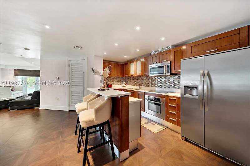 2 bedroom Condominium at 448 Ocean Dr 302, Ocean Five Condo, Miami Beach — photo 3