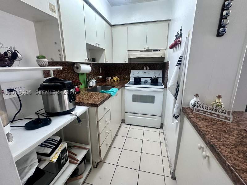 1 bedroom Condominium at 2385 NW 11th St B16, Sanderling Apts Condo, Miami — photo 4