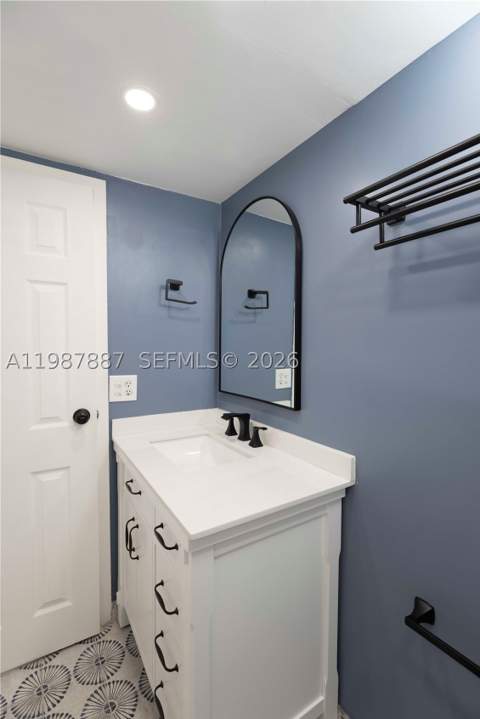 13499 Biscayne Blvd 613, North Miami FL - photo 17 of 29