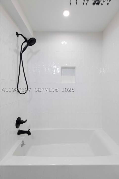 13499 Biscayne Blvd 613, North Miami FL - photo 19 of 29