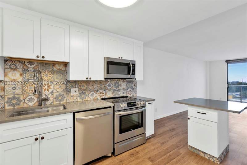 2 bedroom Condominium at 13499 Biscayne Blvd 613, Sailboat Cay Condo, North Miami — photo 2