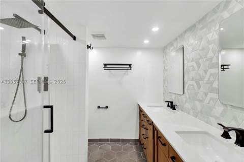 13499 Biscayne Blvd 613, North Miami FL - photo 24 of 29