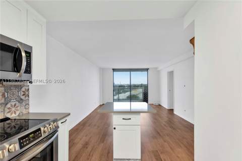 13499 Biscayne Blvd 613, North Miami FL - photo 7 of 29