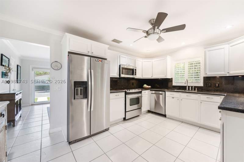 3 bedroom SingleFamilyResidence at 809 Angelo Ave, Cortez Place, Coral Gables — photo 5