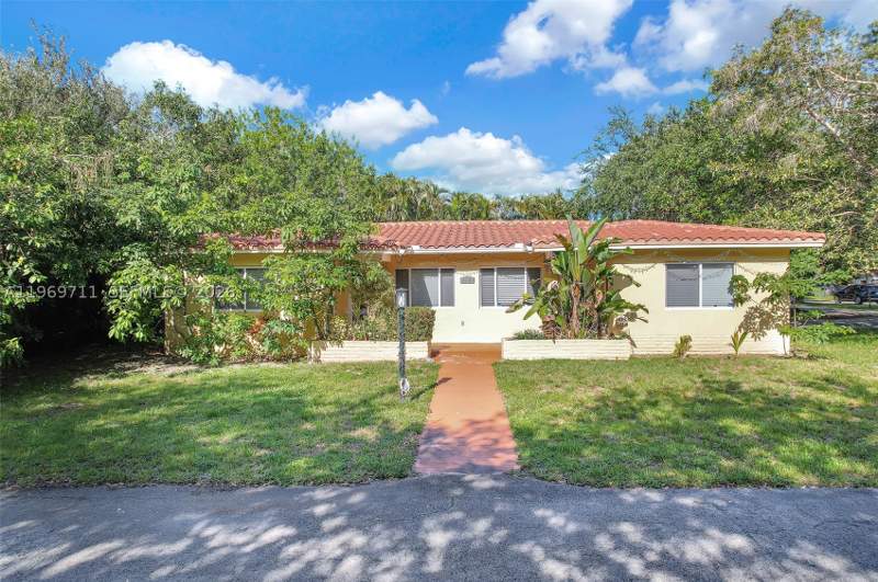4 bedroom SingleFamilyResidence at 11919 NE 8th av, Griffings Biscayne Pk Est, Biscayne Park — photo 2