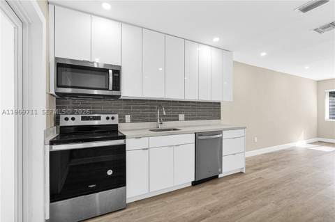 11919 NE 8th av, Biscayne Park FL - photo 6 of 53