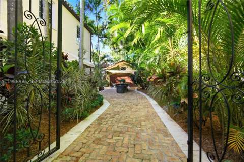 1231 Catalonia Ave, Coral Gables FL - photo 10 of 71