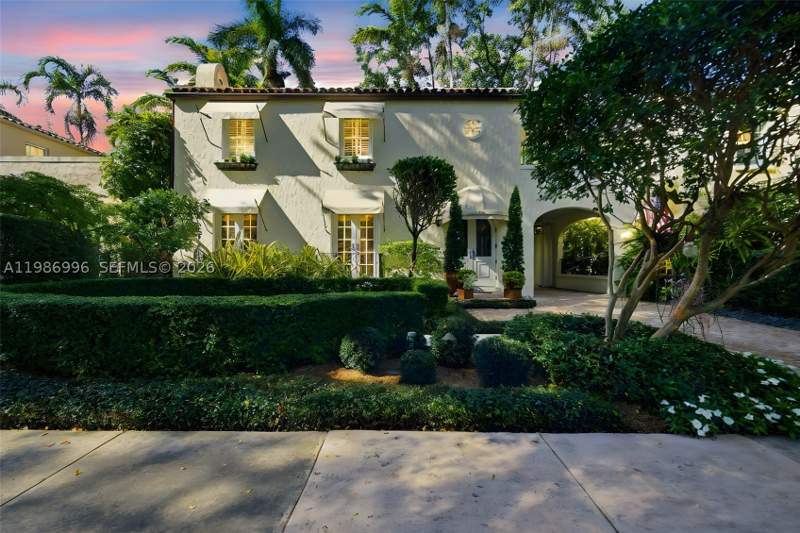 4 bedroom SingleFamilyResidence at 1231 Catalonia Ave, Coral Gable Country Club, Coral Gables — photo 2