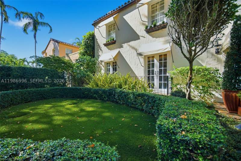 4 bedroom SingleFamilyResidence at 1231 Catalonia Ave, Coral Gable Country Club, Coral Gables — photo 5