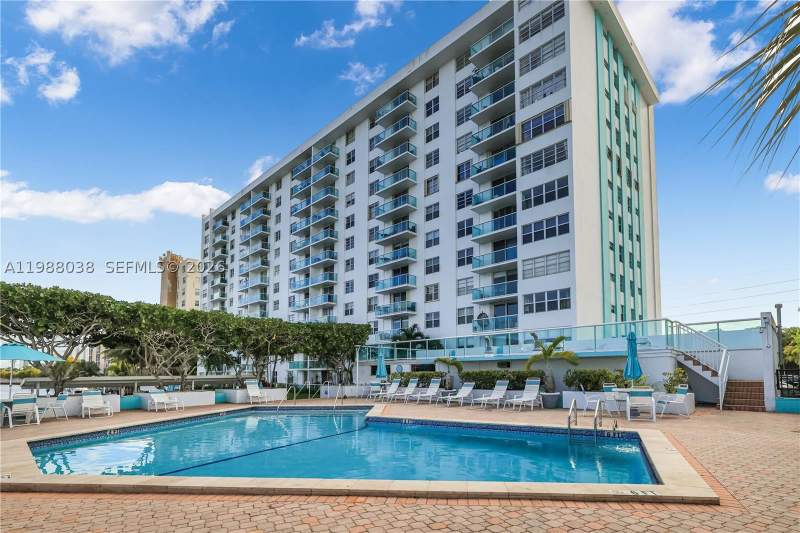 1 bedroom Condominium at 2841 NE 163rd St 1007, Stratford House Condo, North Miami Beach — photo 2