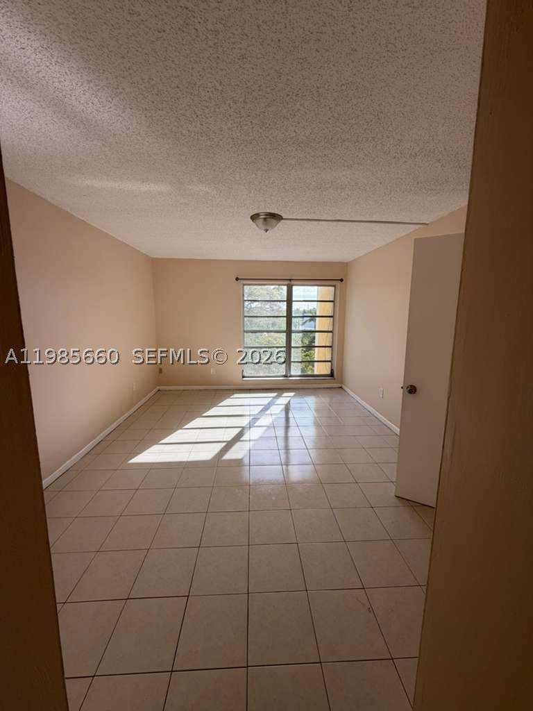 2 bedroom Condominium at 9180 Fontainebleau Blvd 401, Parkview Condo No 2, Miami — photo 2