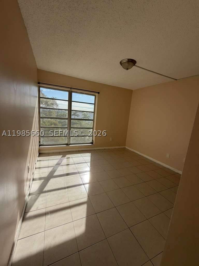 2 bedroom Condominium at 9180 Fontainebleau Blvd 401, Parkview Condo No 2, Miami — photo 3