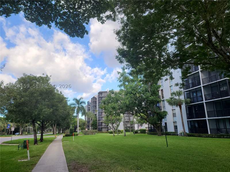 2 bedroom Condominium at 3475 N Country Club Dr 202, Ensenada Condo Bldg E-Ii, Aventura — photo 4