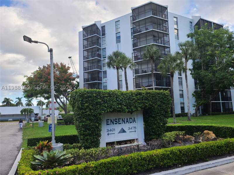 2 bedroom Condominium at 3475 N Country Club Dr 202, Ensenada Condo Bldg E-Ii, Aventura — photo 5
