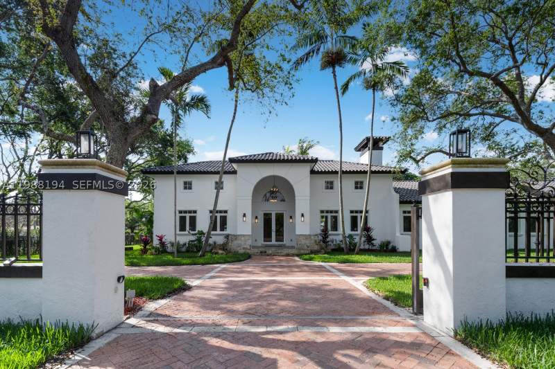 6 bedroom SingleFamilyResidence at 6200 SW 130th Ter, Bay Ridge Ests, Pinecrest — photo 2