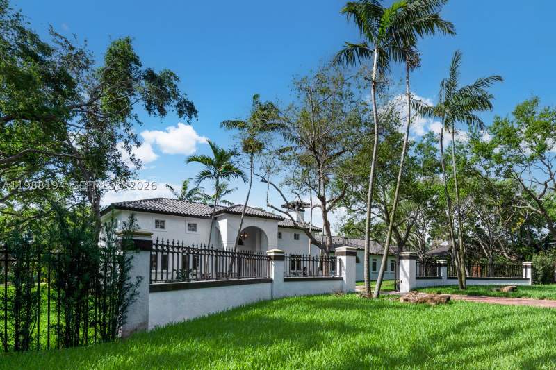 6 bedroom SingleFamilyResidence at 6200 SW 130th Ter, Bay Ridge Ests, Pinecrest — photo 4
