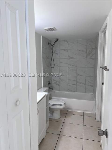 2750 W 76th St 208, Hialeah FL - photo 8 of 10