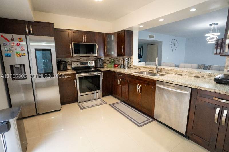 3 bedroom Townhouse at 333 Ives Dairy Rd A33306, Condo A At Mediterranea P, Miami — photo 5