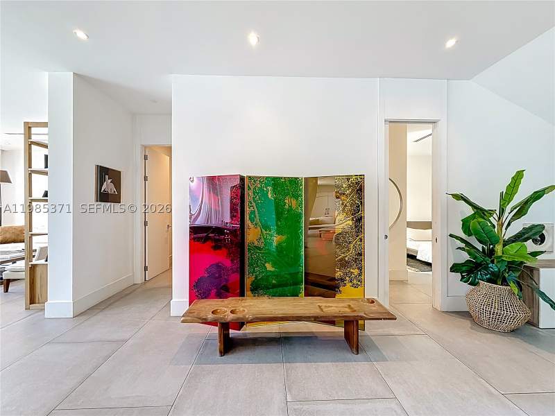 5 bedroom SingleFamilyResidence at 561 Warren Ln, Tropical Isle Homes Sub, Key Biscayne — photo 3