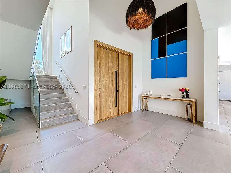 5 bedroom SingleFamilyResidence at 561 Warren Ln, Tropical Isle Homes Sub, Key Biscayne — photo 4