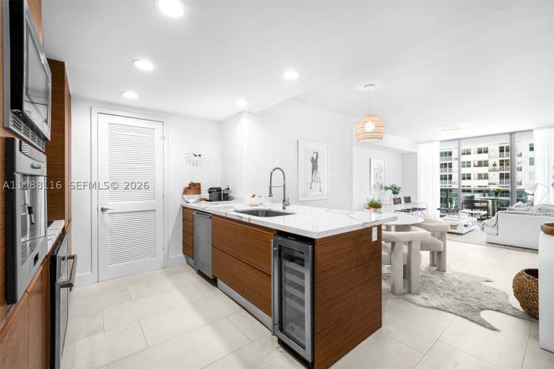 1 bedroom Condominium at 5875 Collins Ave 906, Mei Condo, Miami Beach — photo 4
