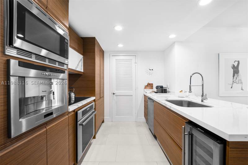 1 bedroom Condominium at 5875 Collins Ave 906, Mei Condo, Miami Beach — photo 5