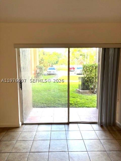 9493 SW 76th St L4, Miami FL - photo 10 of 33