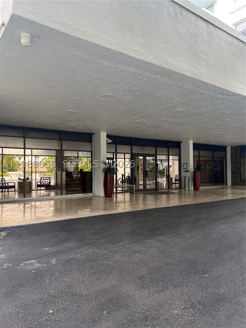 2 bedroom Condominium at 10000 W Bay Harbor Dr Ph4, 10000 Plaza Condo-North T, Bay Harbor Islands — photo 4