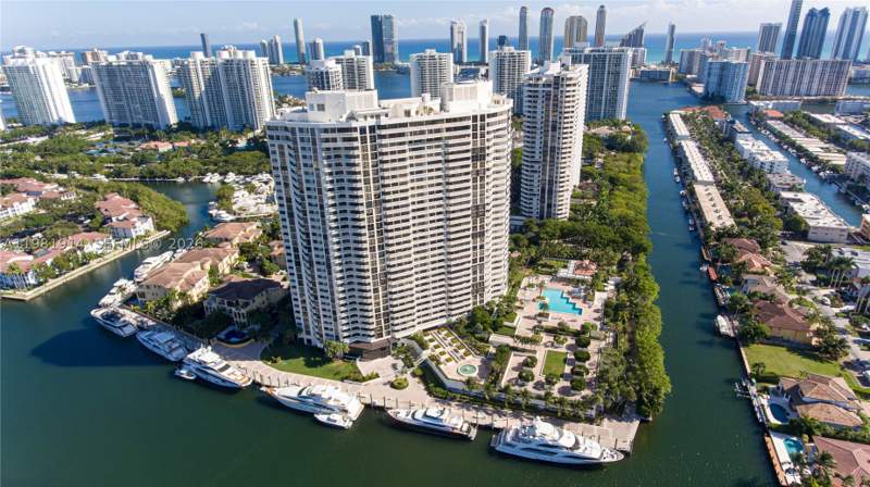 3 bedroom Condominium at 1000 W Island Blvd 2903, 1000 ISL BLVD WILLIAMS IS, Aventura — photo 1