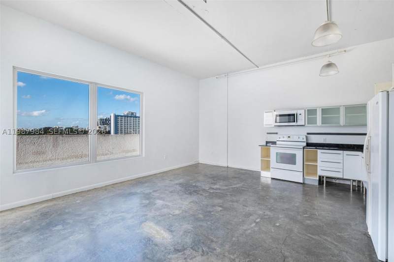 1 bedroom Condominium at 10 SW South River Dr 609, Neo Condo, Miami — photo 2