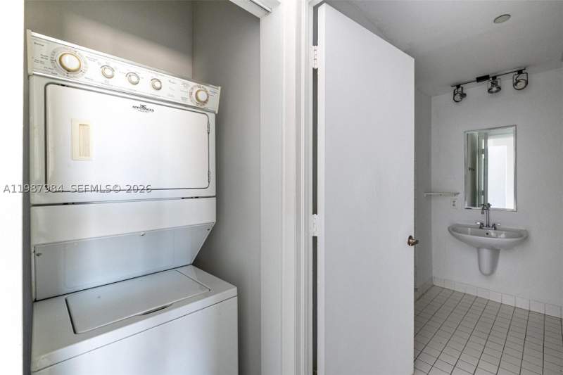 1 bedroom Condominium at 10 SW South River Dr 609, Neo Condo, Miami — photo 5