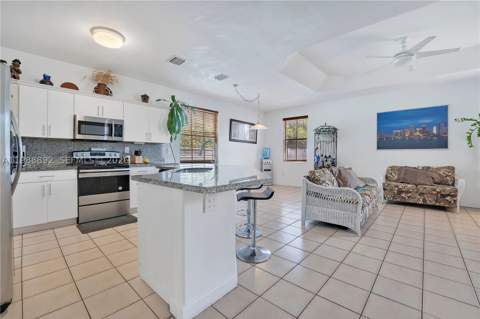1173 NW 135th Ct, Miami FL - photo 7 of 38
