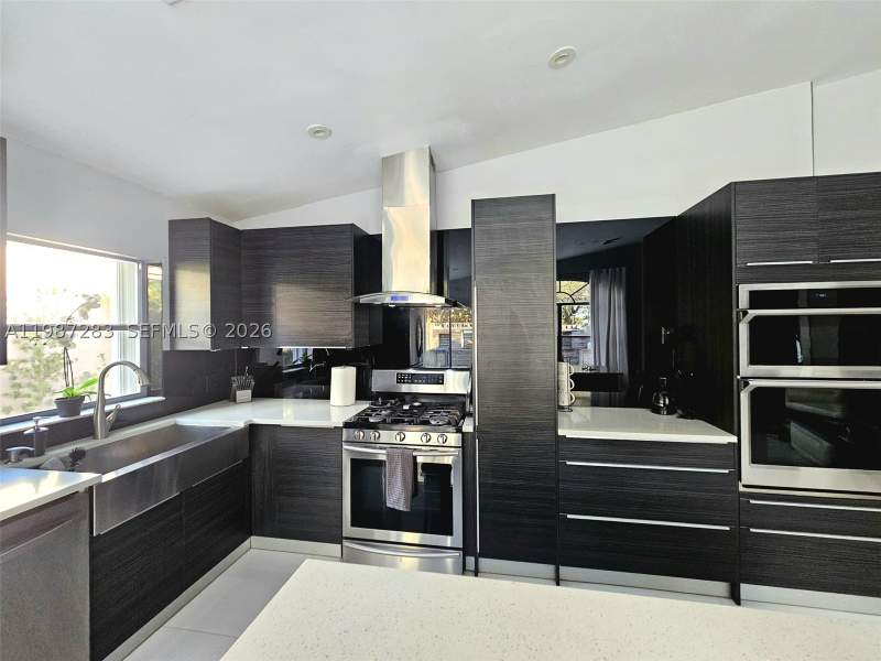 3 bedroom SingleFamilyResidence at 8003 SW 158th Pl, Parcel G At Lago Mar, Miami — photo 4