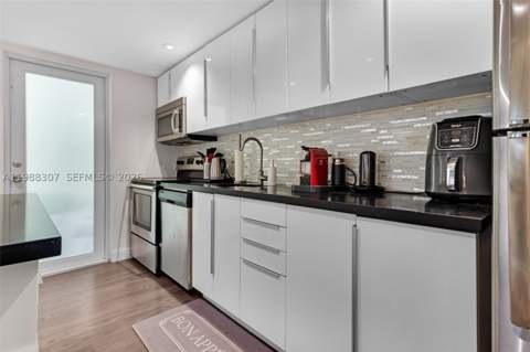 1117 Meridian Ave 5-1117, Miami Beach FL - photo 9 of 41
