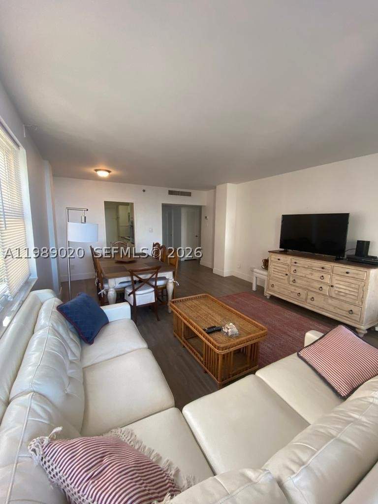 1 bedroom Condominium at 100 Lincoln Rd 721, The Decoplage Condo, Miami Beach — photo 2