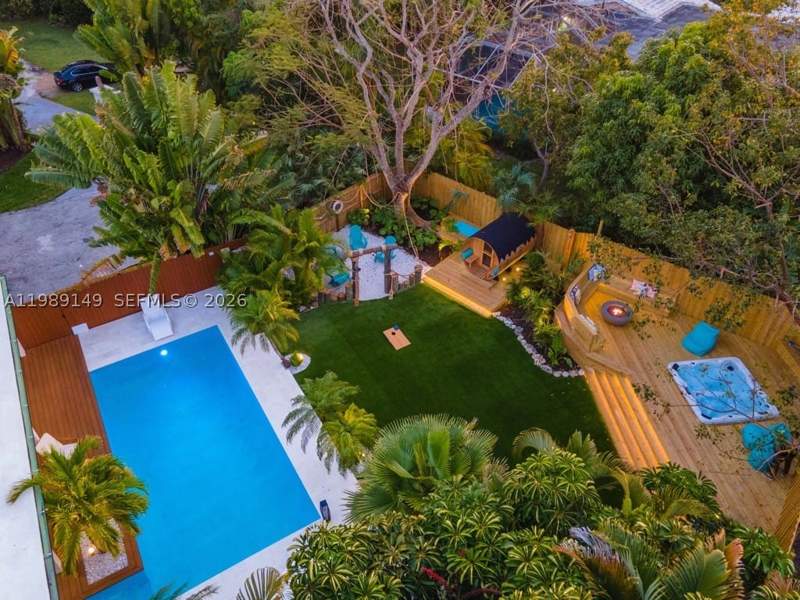6 bedroom SingleFamilyResidence at 18490 SW 83rd Pl, Omni Estates 2nd Addn, Cutler Bay — photo 2