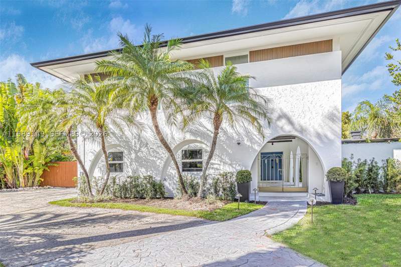 6 bedroom SingleFamilyResidence at 18490 SW 83rd Pl, Omni Estates 2nd Addn, Cutler Bay — photo 4