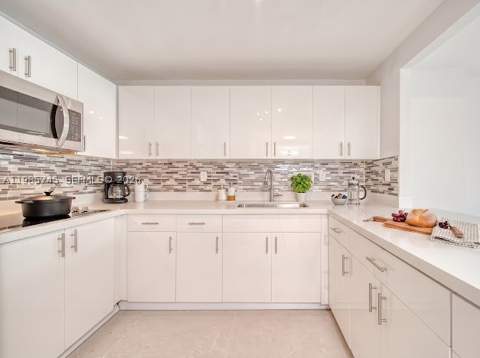2301 Collins Ave 311, Miami Beach FL - photo 12 of 33