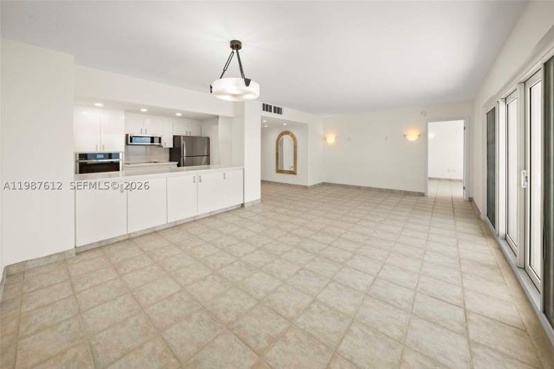 2 bedroom Condominium at 11111 Biscayne Blvd 19D, Jockey Club Condo, Miami — photo 4