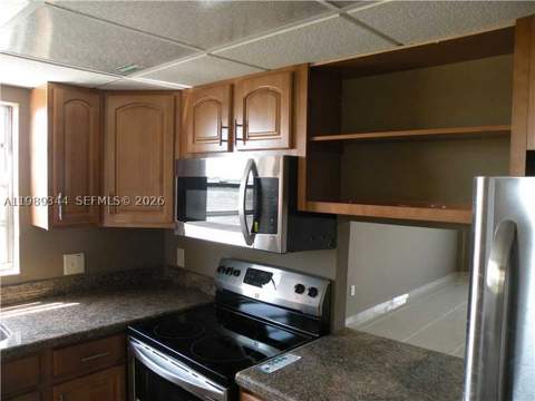 16410 Miami Dr 504, North Miami Beach FL - photo 10 of 26