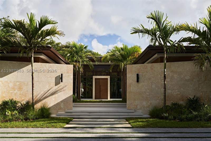 7 bedroom SingleFamilyResidence at 6371 SW 107th St, Helms Country Estates Add, Pinecrest — photo 2