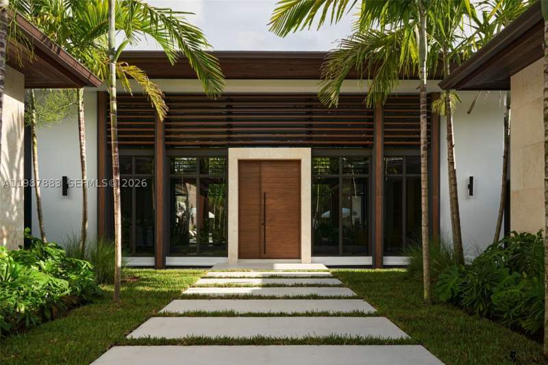 7 bedroom SingleFamilyResidence at 6371 SW 107th St, Helms Country Estates Add, Pinecrest — photo 3