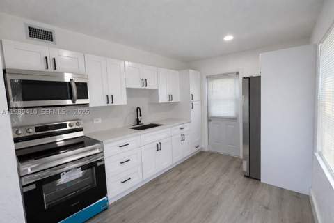2450 NW 157th St Rd, Miami Gardens FL - photo 6 of 24