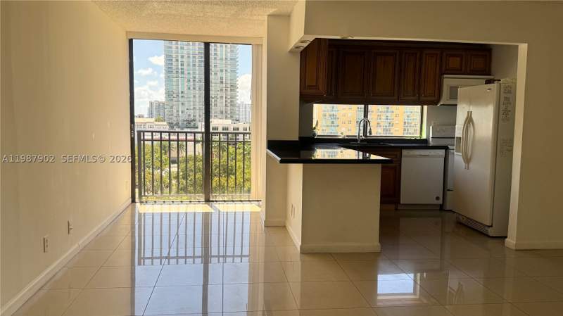 2 bedroom Condominium at 17021 N Bay Rd 1015, Plaza Of Americas Condo P, Sunny Isles Beach — photo 5