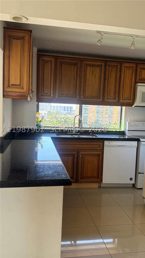 17021 N Bay Rd 1015, Sunny Isles Beach FL - photo 9 of 46