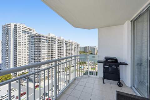 18011 Biscayne Boulevard 1502, Aventura FL - photo 13 of 41