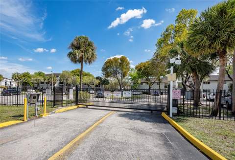 7095 NW 179th St 110, Hialeah FL - photo 17 of 22
