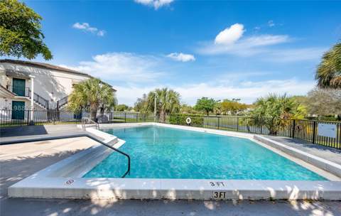 7095 NW 179th St 110, Hialeah FL - photo 18 of 22