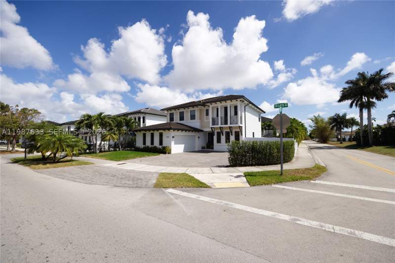 4 bedroom SingleFamilyResidence at 2981 SW 149th Ave, Dav Mar Estates, Miami — photo 2